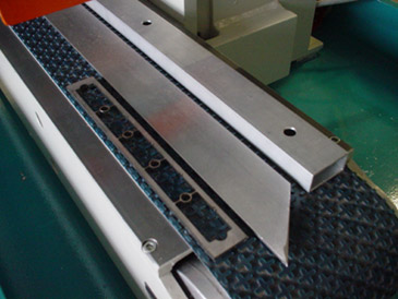 Станок для шлифования и полировки профильных не магнитных металлических изделий фирмы «Loewer»  <b>SmartGrinder SG 150 K</b>